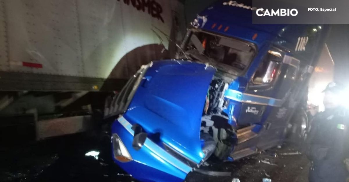Choque de tráileres paraliza la autopista Puebla-Orizaba; transportistas llevan horas varados
