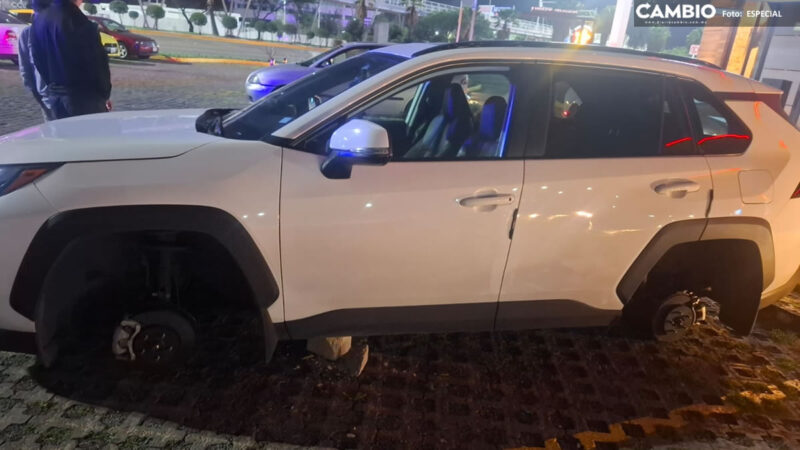 Ni la hamburguesa le supo: delincuentes dejan sin llantas su camioneta en Carl´s Jr. Atlixcáyotl