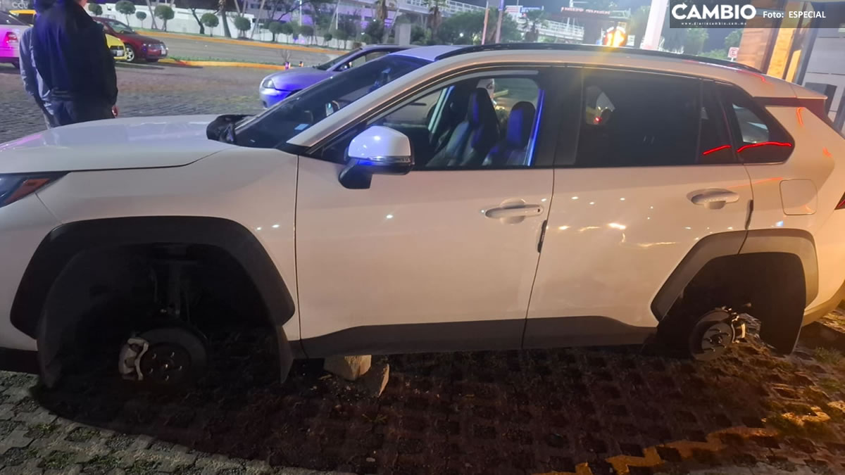 Ni la hamburguesa le supo: delincuentes dejan sin llantas su camioneta en Carl´s Jr. Atlixcáyotl
