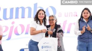 Lupita Cuautle continúa con la entrega de apoyos alimentarios a familias de San Andrés Cholula
